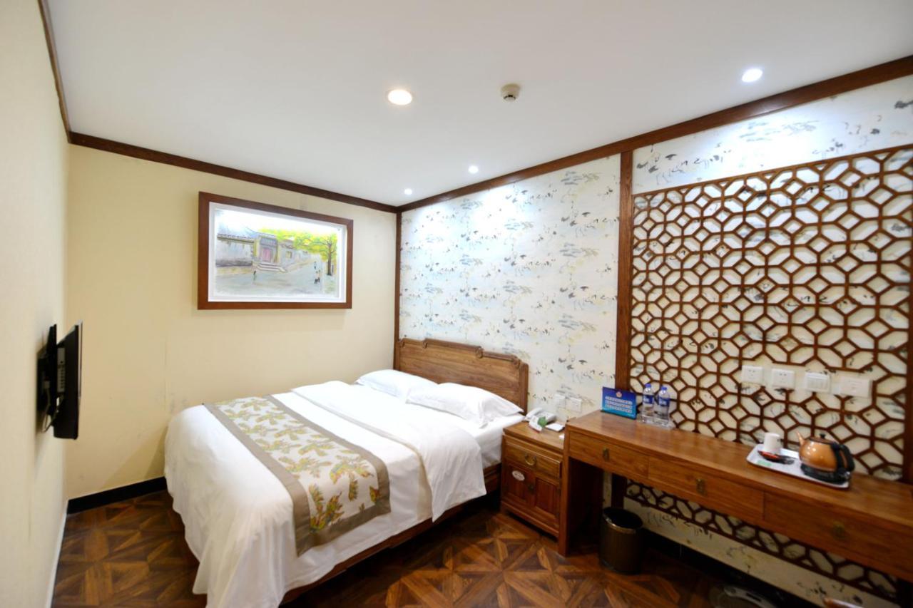 The East Hotel-Very Close To The Drum Tower,The Lama Temple,Houhai Bar Street,And The Forbidden City,There Are Many Old Beijing Traditional Hutongs Around The Hotel ,Experience The Culture Of Old Beijing Hutongs,Near Exit A Of Shichahai On Metro Line Εξωτερικό φωτογραφία