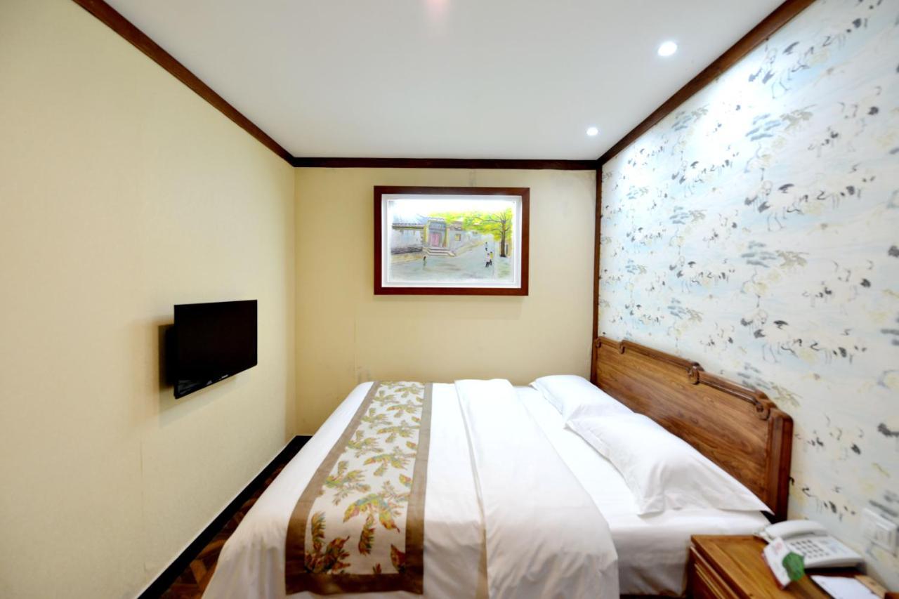 The East Hotel-Very Close To The Drum Tower,The Lama Temple,Houhai Bar Street,And The Forbidden City,There Are Many Old Beijing Traditional Hutongs Around The Hotel ,Experience The Culture Of Old Beijing Hutongs,Near Exit A Of Shichahai On Metro Line Εξωτερικό φωτογραφία