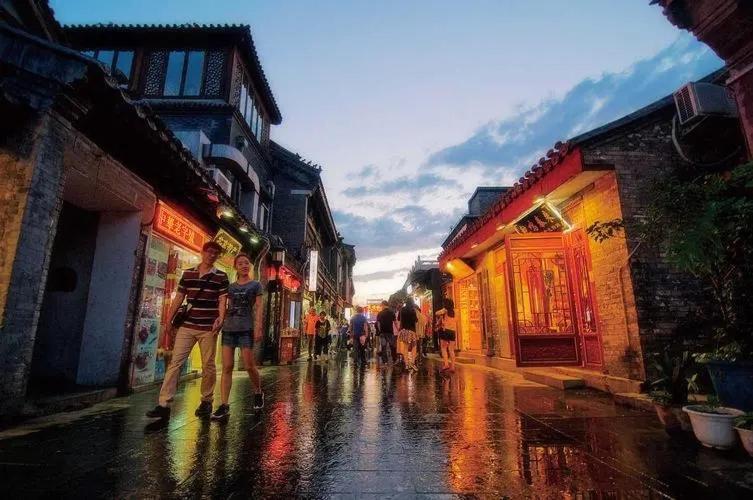 The East Hotel-Very Close To The Drum Tower,The Lama Temple,Houhai Bar Street,And The Forbidden City,There Are Many Old Beijing Traditional Hutongs Around The Hotel ,Experience The Culture Of Old Beijing Hutongs,Near Exit A Of Shichahai On Metro Line Εξωτερικό φωτογραφία