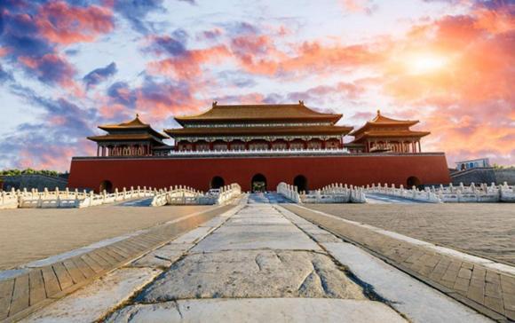 The East Hotel-Very Close To The Drum Tower,The Lama Temple,Houhai Bar Street,And The Forbidden City,There Are Many Old Beijing Traditional Hutongs Around The Hotel ,Experience The Culture Of Old Beijing Hutongs,Near Exit A Of Shichahai On Metro Line Εξωτερικό φωτογραφία