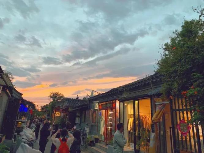 The East Hotel-Very Close To The Drum Tower,The Lama Temple,Houhai Bar Street,And The Forbidden City,There Are Many Old Beijing Traditional Hutongs Around The Hotel ,Experience The Culture Of Old Beijing Hutongs,Near Exit A Of Shichahai On Metro Line Εξωτερικό φωτογραφία