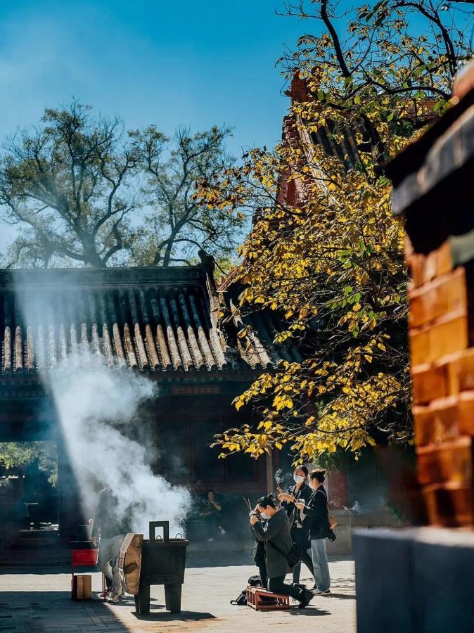 The East Hotel-Very Close To The Drum Tower,The Lama Temple,Houhai Bar Street,And The Forbidden City,There Are Many Old Beijing Traditional Hutongs Around The Hotel ,Experience The Culture Of Old Beijing Hutongs,Near Exit A Of Shichahai On Metro Line Εξωτερικό φωτογραφία