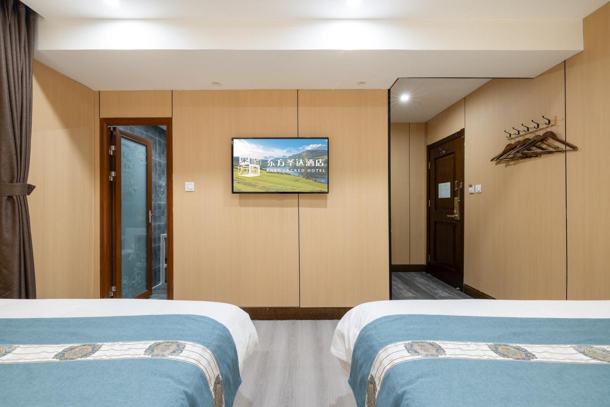 The East Hotel-Very Close To The Drum Tower,The Lama Temple,Houhai Bar Street,And The Forbidden City,There Are Many Old Beijing Traditional Hutongs Around The Hotel ,Experience The Culture Of Old Beijing Hutongs,Near Exit A Of Shichahai On Metro Line Εξωτερικό φωτογραφία