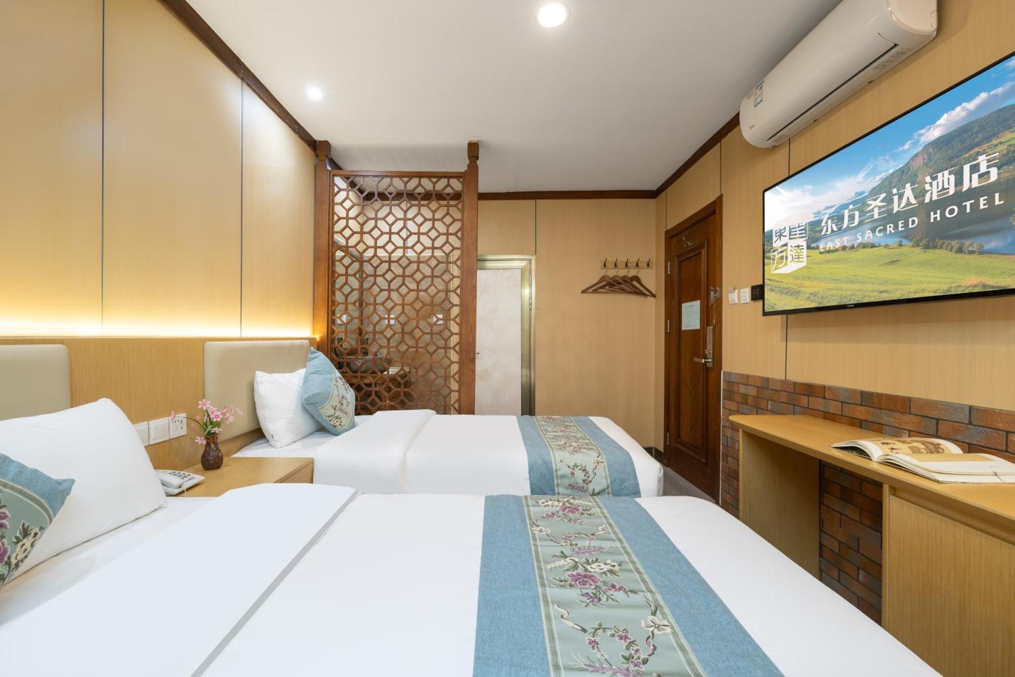 The East Hotel-Very Close To The Drum Tower,The Lama Temple,Houhai Bar Street,And The Forbidden City,There Are Many Old Beijing Traditional Hutongs Around The Hotel ,Experience The Culture Of Old Beijing Hutongs,Near Exit A Of Shichahai On Metro Line Εξωτερικό φωτογραφία