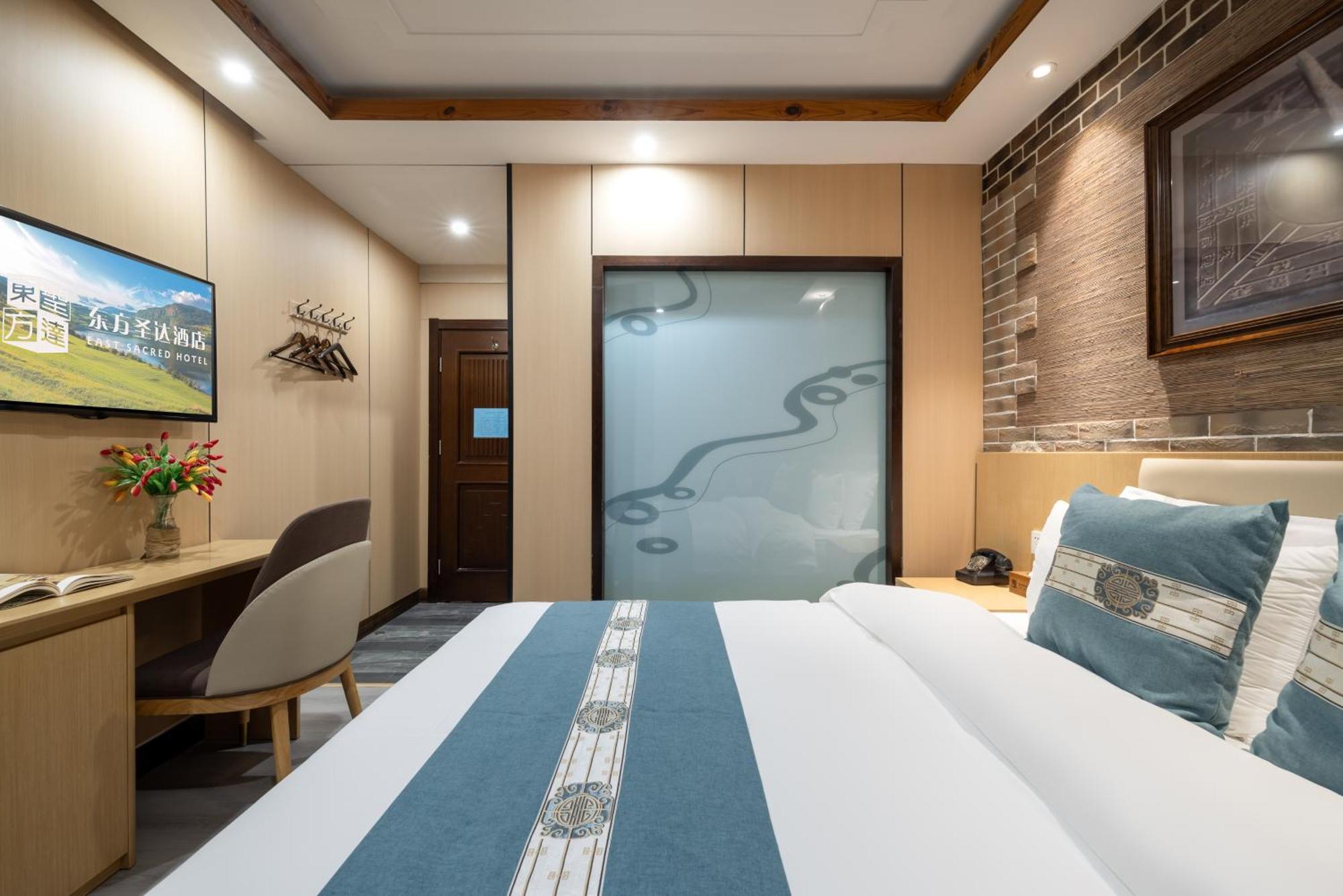 The East Hotel-Very Close To The Drum Tower,The Lama Temple,Houhai Bar Street,And The Forbidden City,There Are Many Old Beijing Traditional Hutongs Around The Hotel ,Experience The Culture Of Old Beijing Hutongs,Near Exit A Of Shichahai On Metro Line Εξωτερικό φωτογραφία