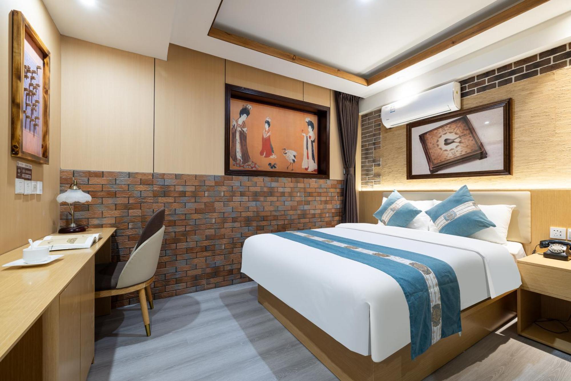 The East Hotel-Very Close To The Drum Tower,The Lama Temple,Houhai Bar Street,And The Forbidden City,There Are Many Old Beijing Traditional Hutongs Around The Hotel ,Experience The Culture Of Old Beijing Hutongs,Near Exit A Of Shichahai On Metro Line Εξωτερικό φωτογραφία