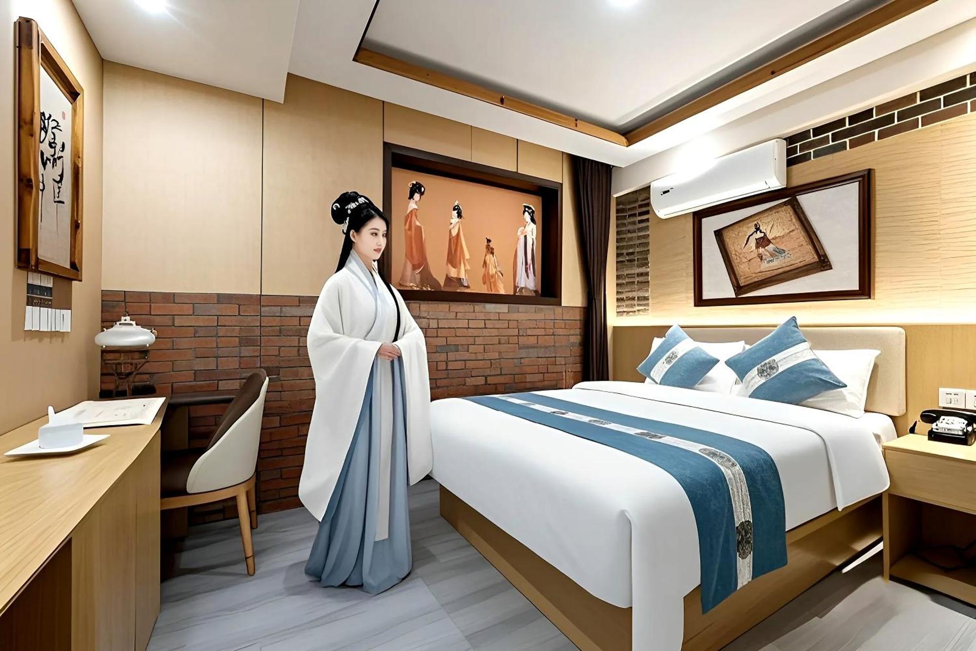 The East Hotel-Very Close To The Drum Tower,The Lama Temple,Houhai Bar Street,And The Forbidden City,There Are Many Old Beijing Traditional Hutongs Around The Hotel ,Experience The Culture Of Old Beijing Hutongs,Near Exit A Of Shichahai On Metro Line Εξωτερικό φωτογραφία